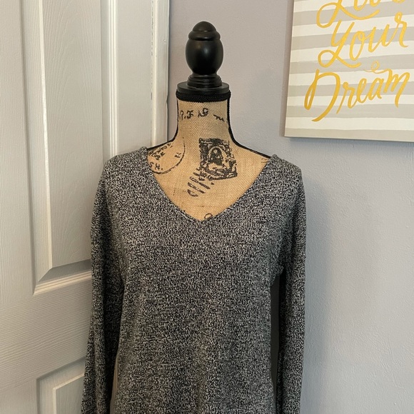 Express V-Sweater with back cut design - Picture 3 of 5